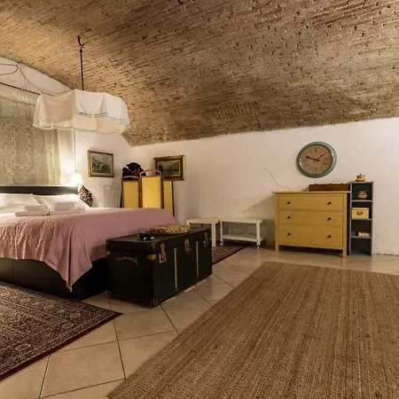 Housmart Castiglione 18 *