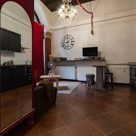 Housmart Castiglione 18 *