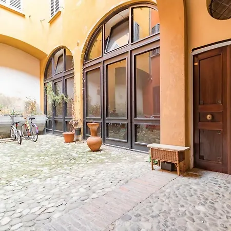 Housmart Castiglione 18 Apartment